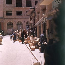חלוקת מזון ברחוב בן יהודה בירושלים