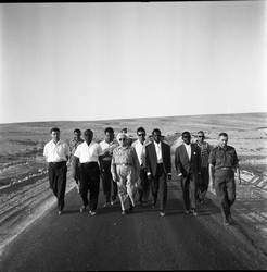 עם משלחת מחו"ל, 1961