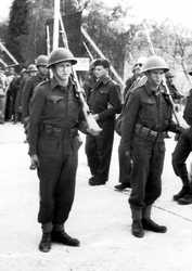 חיילי צה"ל והנשיא וייצמן, יום העצמאות, 1949