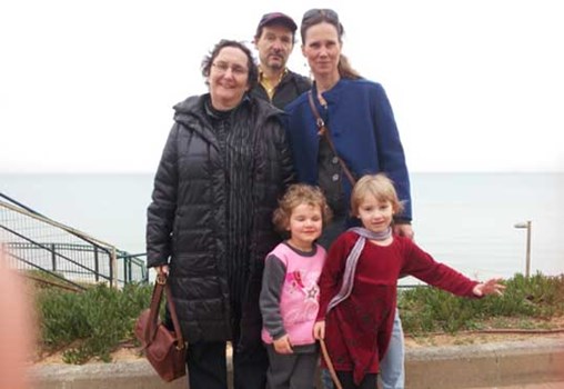 Rachel Galinne with the violinist Semmy Stahlhammer, the Cellist Isabel Blomme and their children, Tel Aviv, 2013 (From Rachel Galinne's private Collection)