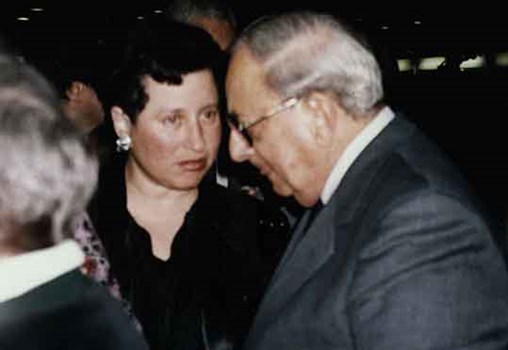ציפי פליישר עם הנשיא לשעבר יצחק נבון בבכורת האורטוריה "1492-1992", חיפה (1992)