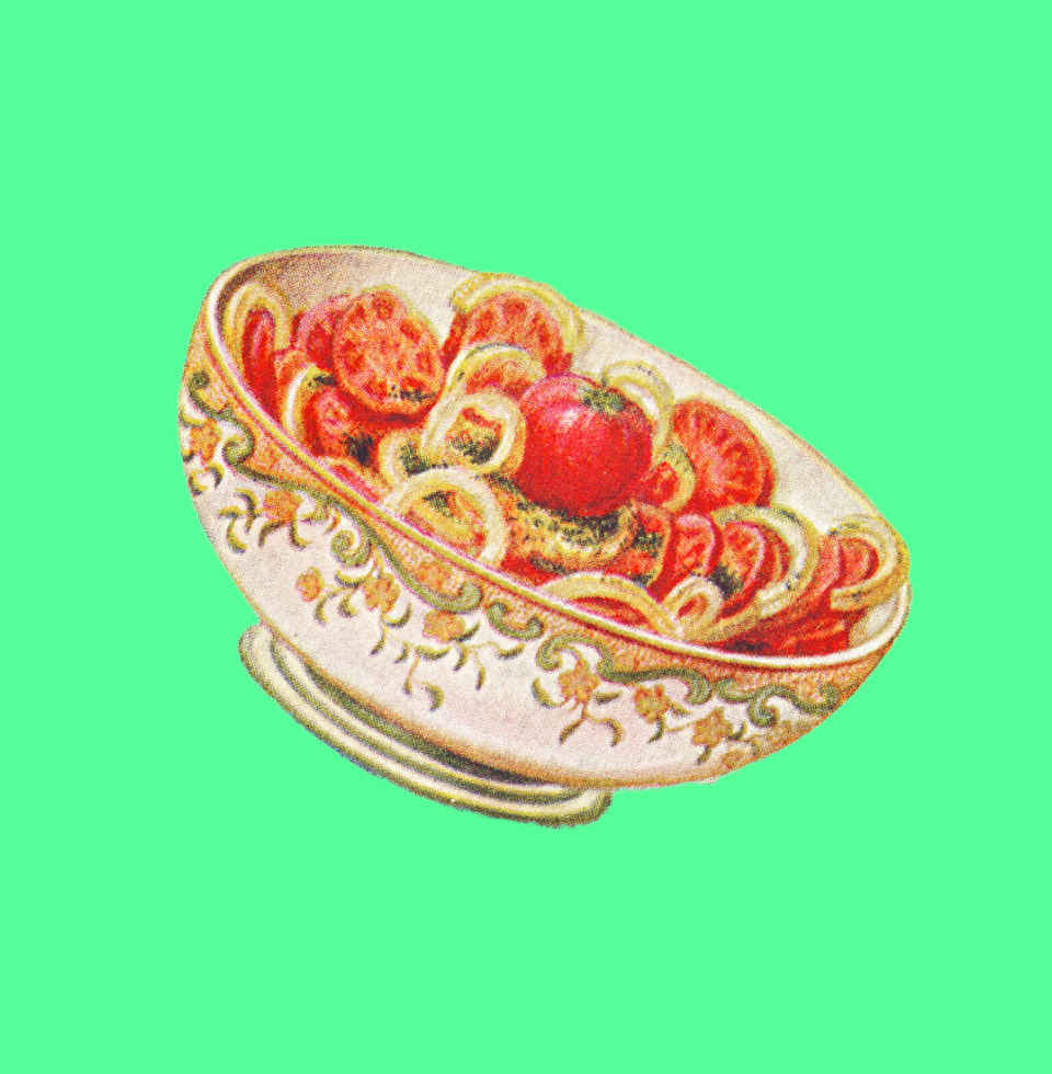 קערה עם סלט עגבניות ובצל