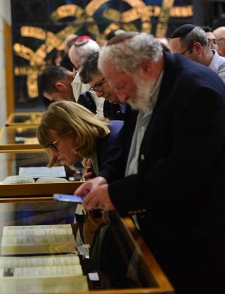 Members and descendants of Israel's Irish-Jewish community viewing items from the genealogical history of the Jewish communities of Ireland | Photo: Yoni Kelberman