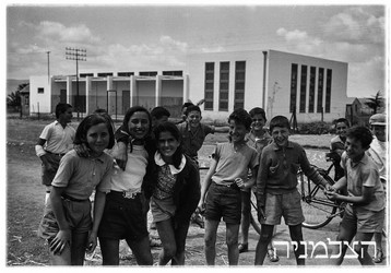 Schoolchildren in Nahalal