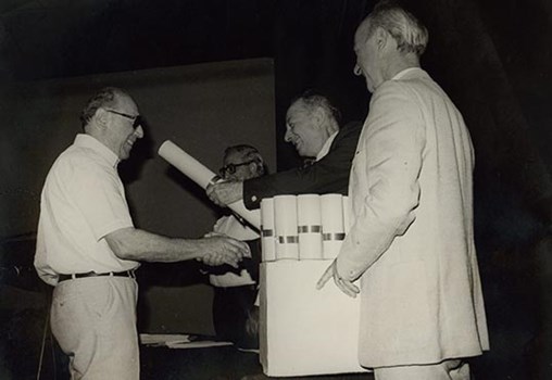 “Akum” [Association of Composers, Writers, and Publishers of Israeli Music in Israel] Prize for lifetime achievement is awarded to Moshe Wilensky, 1986 (The Moshe Wilensky Archive, MUS 0069)