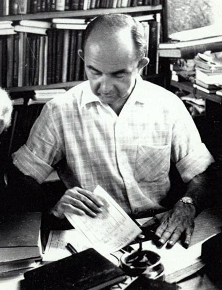 Sasha Argov at the "Boleslavski" bookstore in Tel Aviv, where he worked until its sale in 1989