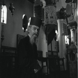 راهب في الدير