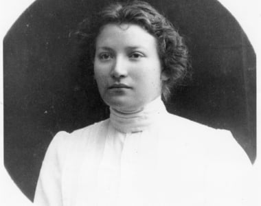 דיוקן עגול של שרה אהרונסון