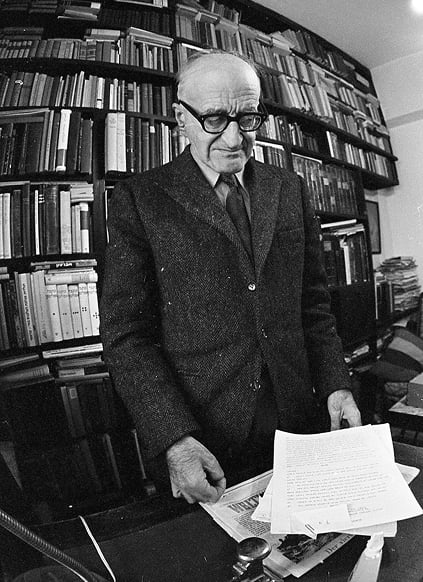 ליבוביץ במשרדו